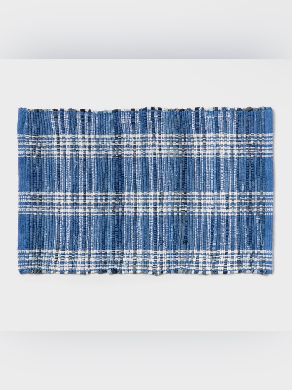 Threshold 20"x30" Americana Denim Bath Rug
Blue
New with Tag
